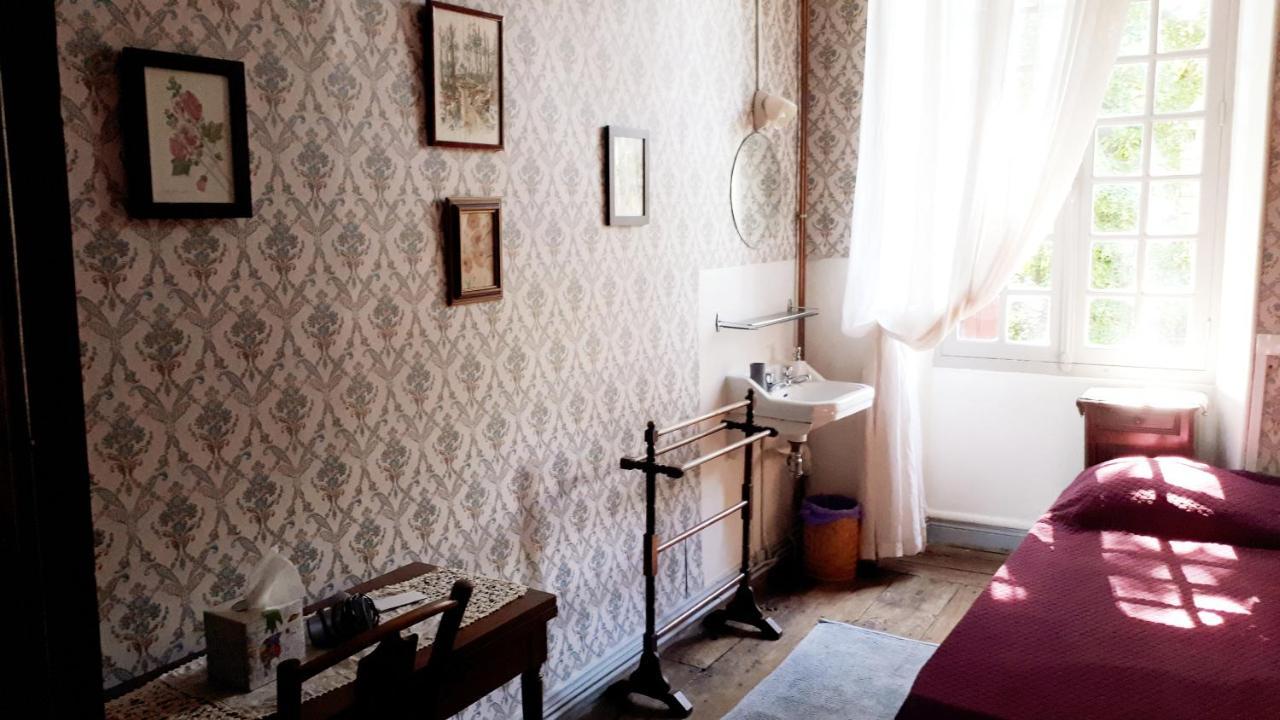 Birac  La Cure Du Maine Charles B&B 외부 사진