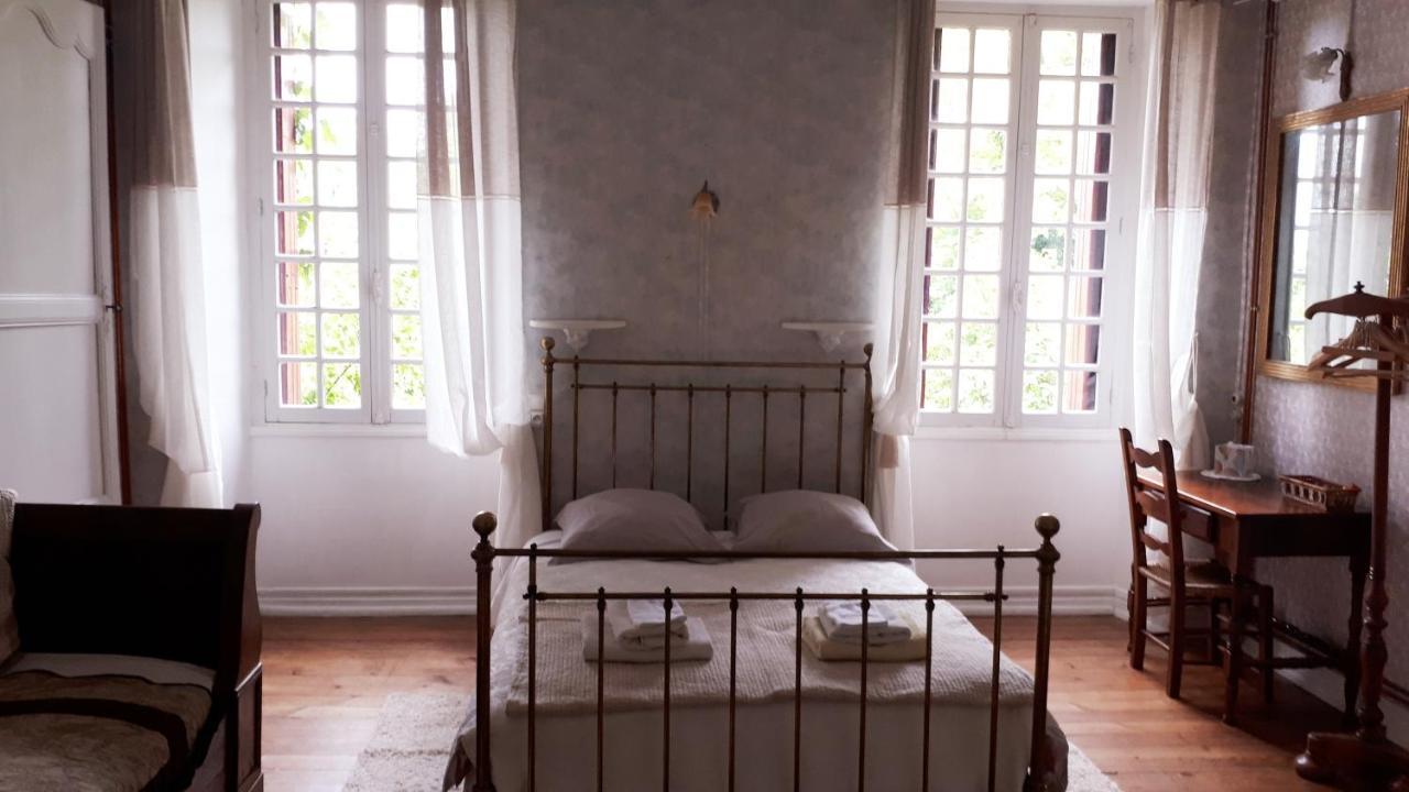 Birac  La Cure Du Maine Charles B&B 외부 사진